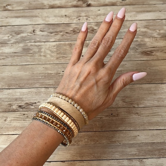 Victoria Emerson Elegant Gold and Cream Bracelet - Picture 1 of 7